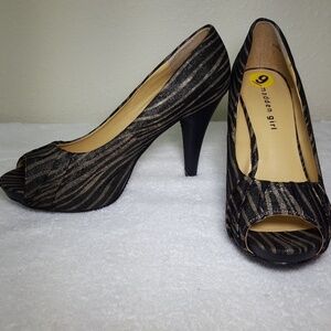 MADDEN GIRL Dark Gold & Black Striped Heels, sz 9
